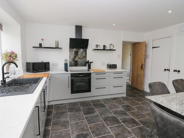 Ashwood Cottage, Newton in Cartmel, Cumbria. Pet-friendly. Enclosed garden. Smart TV. Three-bedrooms