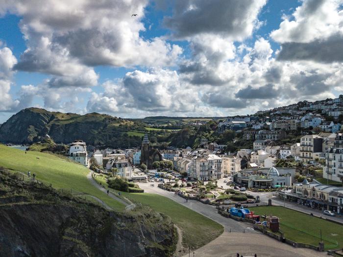 Hollisan, Ilfracombe