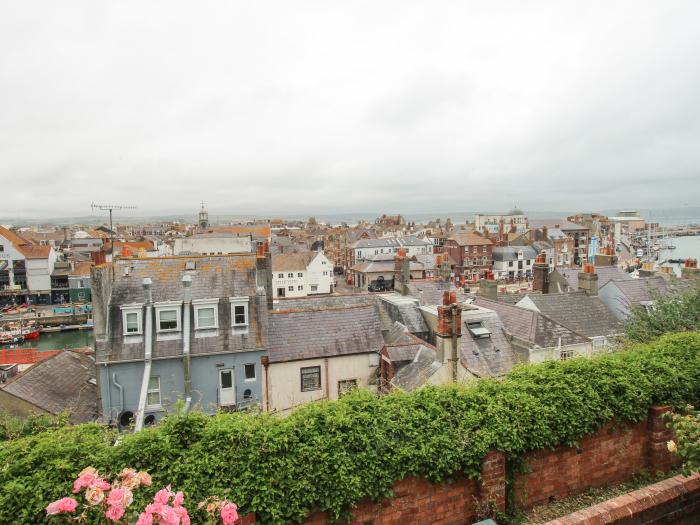 6, The Terrace, Weymouth, Dorset. Boutique finish. Two bedrooms. Beach nearby. Enclosed garden. WiFi