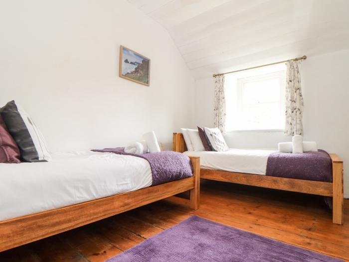 Rockhopper Cottage, in Praa Sands, Cornwall. Off-road parking. Woodburner. Smart TV. Close to beach.