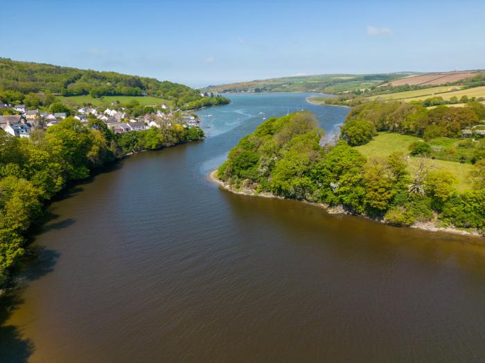 Teifi Villa in St Dogmaels, in Pembrokeshire. Enclosed garden, hot tub, off-road parking, two pets.