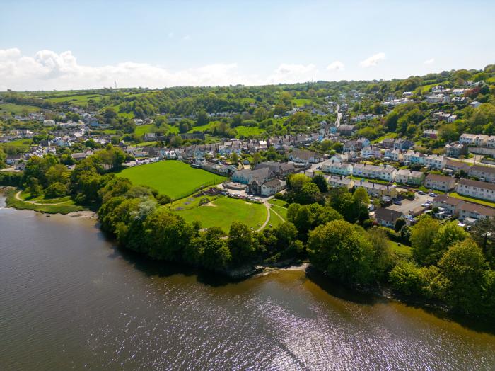 Teifi Villa in St Dogmaels, in Pembrokeshire. Enclosed garden, hot tub, off-road parking, two pets.