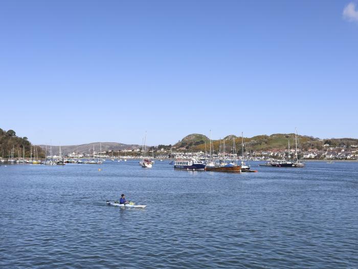 Min Y Don, Conwy