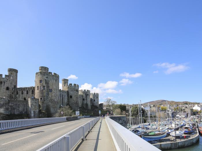 Min Y Don, Conwy