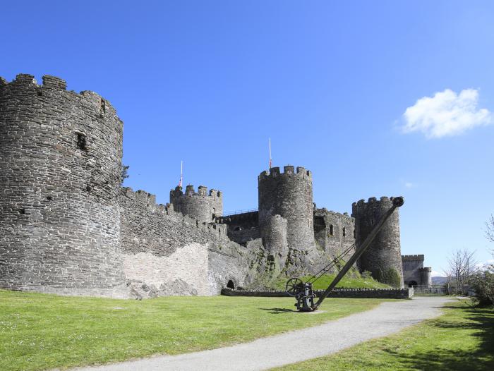 Min Y Don, Conwy