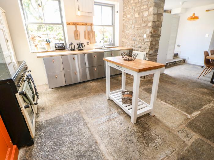 Burnt Mill Cottage Sedbergh, Cumbria. In the Yorkshire Dales National Park. Pet-friendly. Woodburner