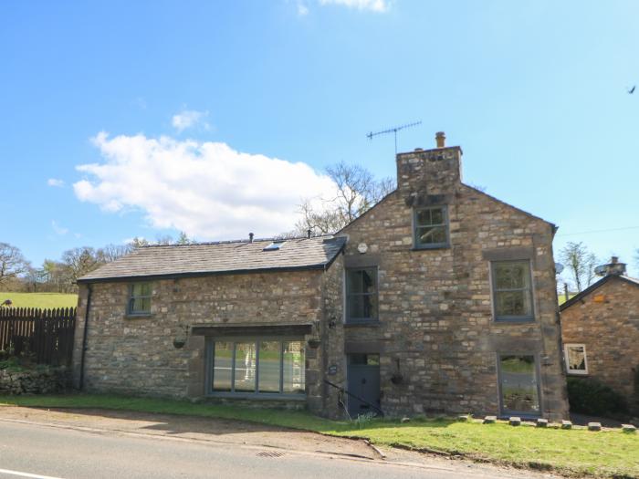 Burnt Mill Cottage Sedbergh, Cumbria. In the Yorkshire Dales National Park. Pet-friendly. Woodburner