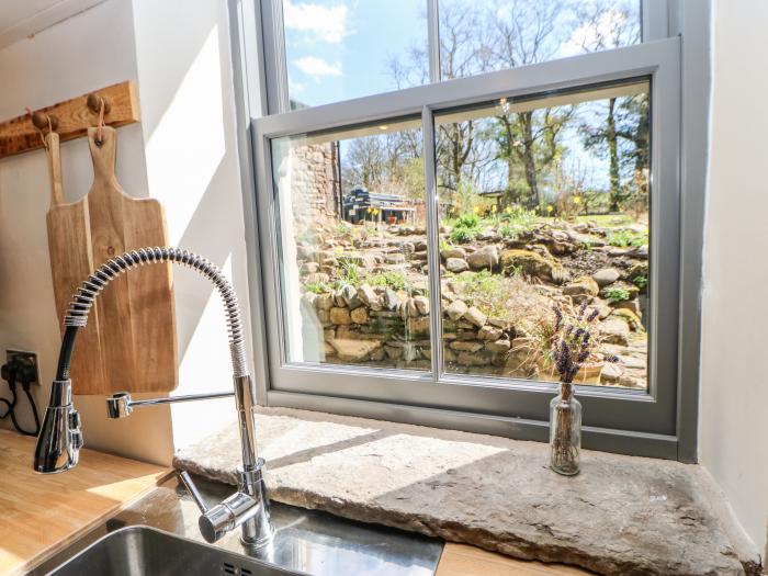 Burnt Mill Cottage Sedbergh, Cumbria. In the Yorkshire Dales National Park. Pet-friendly. Woodburner