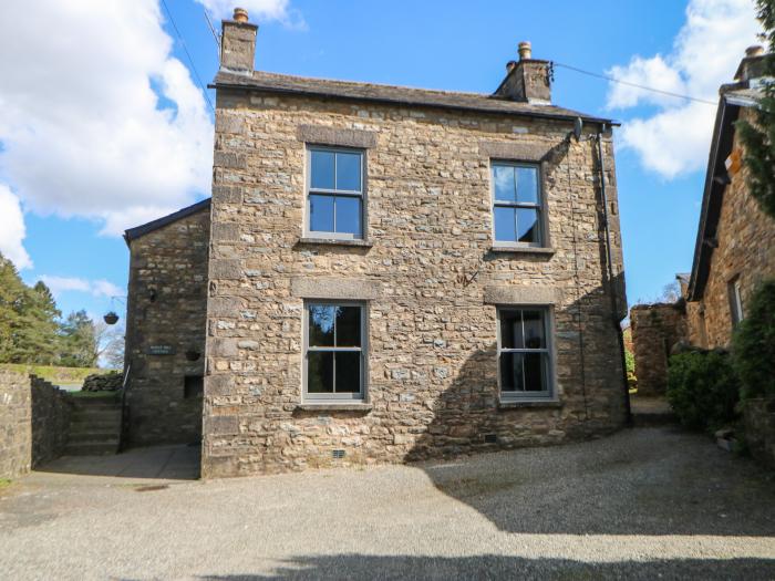 Burnt Mill Cottage Sedbergh, Cumbria. In the Yorkshire Dales National Park. Pet-friendly. Woodburner