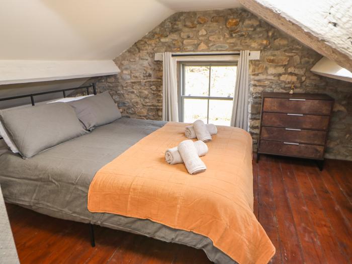 Burnt Mill Cottage Sedbergh, Cumbria. In the Yorkshire Dales National Park. Pet-friendly. Woodburner