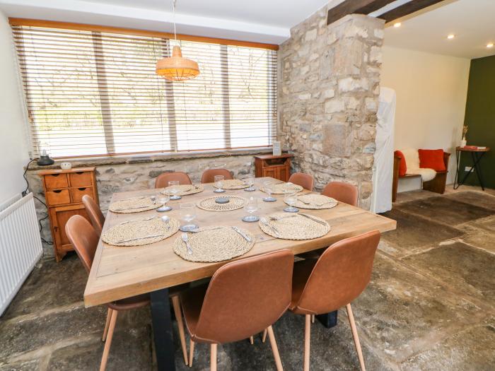 Burnt Mill Cottage Sedbergh, Cumbria. In the Yorkshire Dales National Park. Pet-friendly. Woodburner