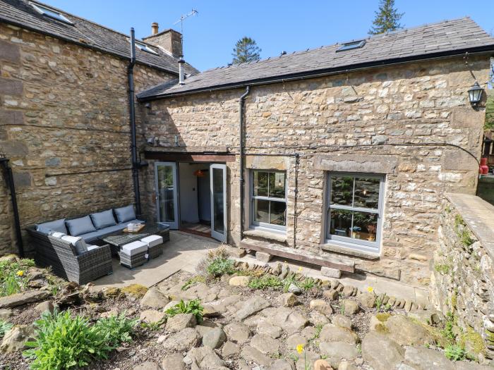 Burnt Mill Cottage Sedbergh, Cumbria. In the Yorkshire Dales National Park. Pet-friendly. Woodburner