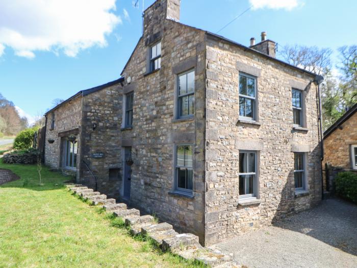 Burnt Mill Cottage Sedbergh, Cumbria. In the Yorkshire Dales National Park. Pet-friendly. Woodburner