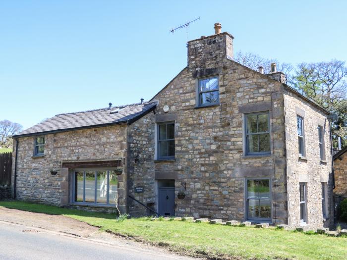 Burnt Mill Cottage Sedbergh, Cumbria. In the Yorkshire Dales National Park. Pet-friendly. Woodburner