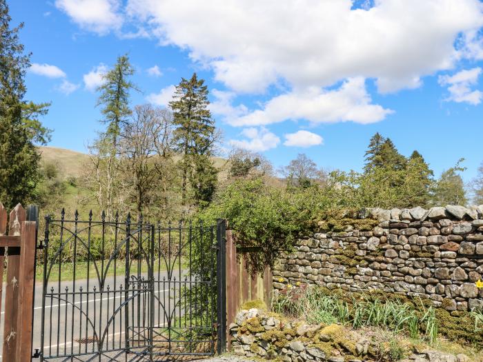 Burnt Mill Cottage Sedbergh, Cumbria. In the Yorkshire Dales National Park. Pet-friendly. Woodburner