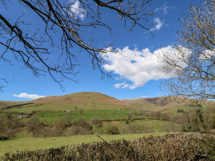 Burnt Mill Cottage Sedbergh, Cumbria. In the Yorkshire Dales National Park. Pet-friendly. Woodburner