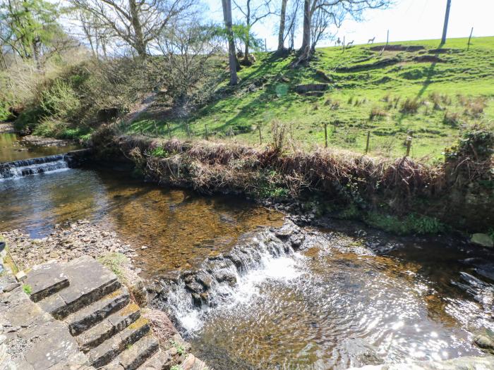 Burnt Mill Cottage Sedbergh, Cumbria. In the Yorkshire Dales National Park. Pet-friendly. Woodburner