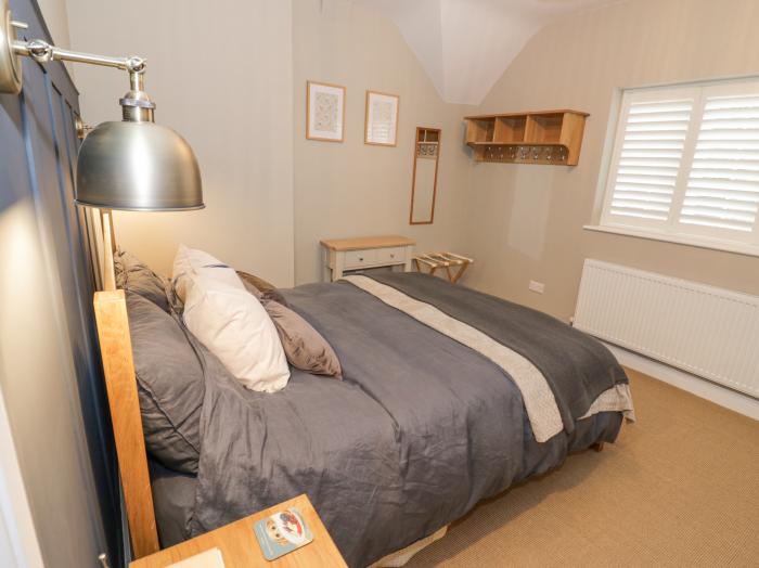 Dazie Cottage in Broadway, Worcestershire. Woodburning stove. Off-road parking.End-terrace. Smart TV