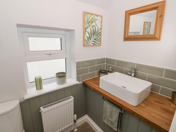 Dazie Cottage in Broadway, Worcestershire. Woodburning stove. Off-road parking.End-terrace. Smart TV