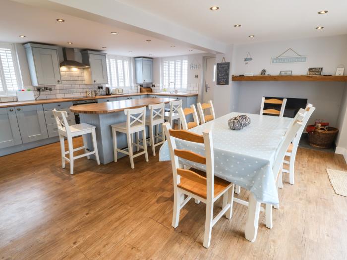 Tan Rallt Trearddur Bay, Sir Ynys Mon. Spacious family home with coastal views. Pet & child friendly