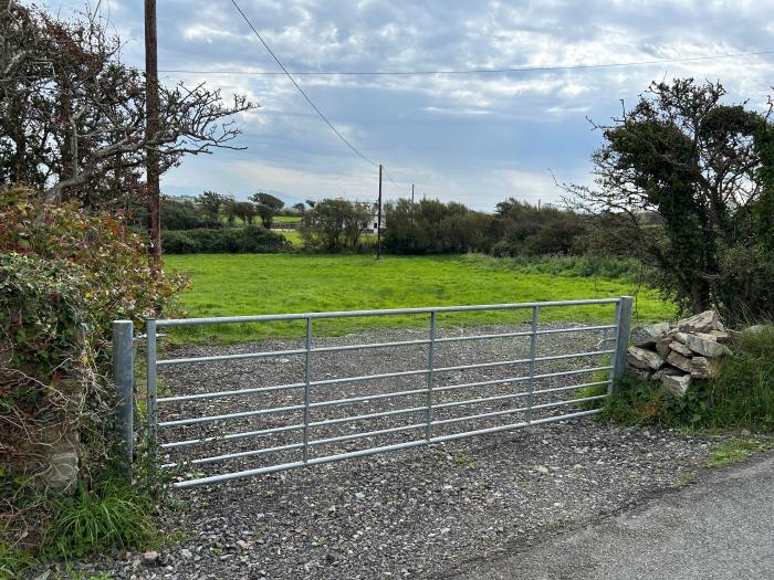 Tan Rallt Trearddur Bay, Sir Ynys Mon. Spacious family home with coastal views. Pet & child friendly