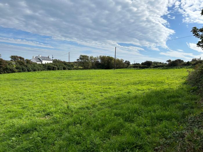 Tan Rallt Trearddur Bay, Sir Ynys Mon. Spacious family home with coastal views. Pet & child friendly