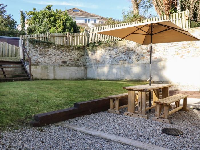 Brewers Cottage, Looe, Cornwall, close to amenities and beach, contemporary, enclosed garden, 3bed,