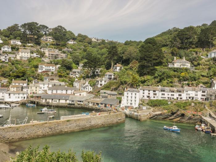 Brewers Cottage, Looe, Cornwall, close to amenities and beach, contemporary, enclosed garden, 3bed,