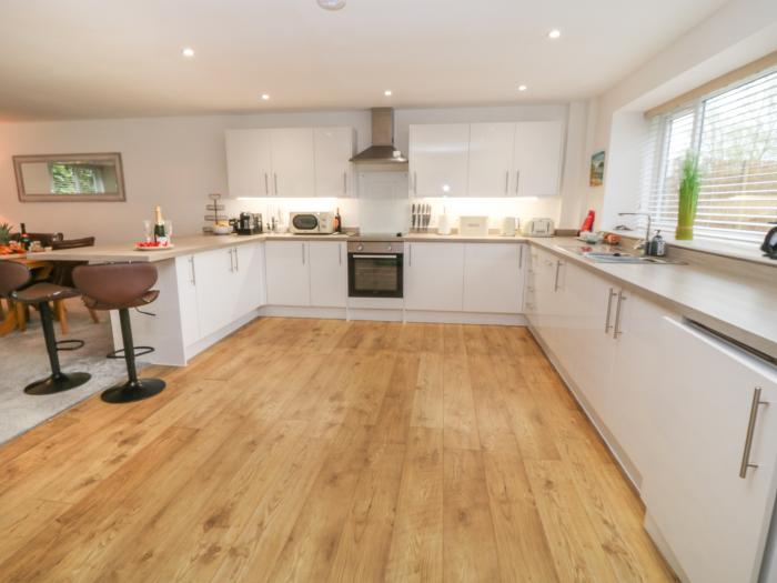 Brewers Cottage, Looe, Cornwall, close to amenities and beach, contemporary, enclosed garden, 3bed,