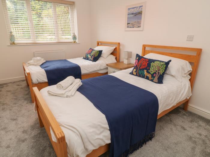 Brewers Cottage, Looe, Cornwall, close to amenities and beach, contemporary, enclosed garden, 3bed,