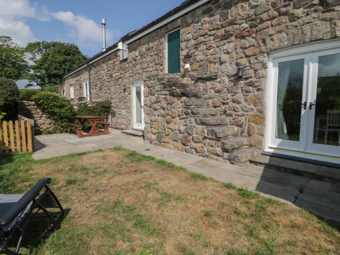 No 2 The Stables, Llannerch-Y-Medd