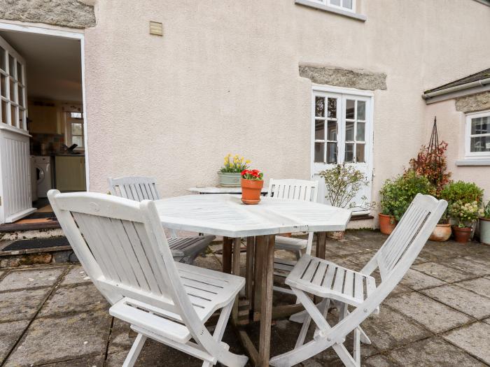 Glebe Farm Cottage, Sheepwash, washing machine, Smart TV, child-facilities and enclosed rear garden.