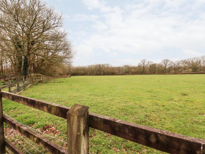 Glebe Farm Cottage, Sheepwash, washing machine, Smart TV, child-facilities and enclosed rear garden.