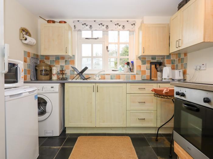 Glebe Farm Cottage, Sheepwash, washing machine, Smart TV, child-facilities and enclosed rear garden.