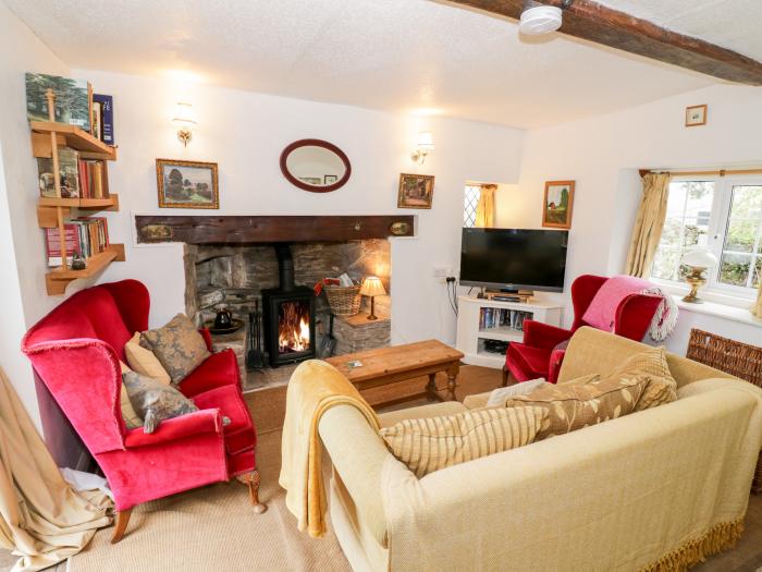 Rock Cottage, in Hatfield, Tenbury Wells, Herefordshire, off-road parking, dog-friendly, woodburner.