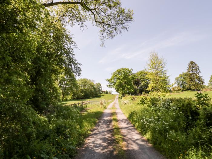 Rock Cottage, in Hatfield, Tenbury Wells, Herefordshire, off-road parking, dog-friendly, woodburner.