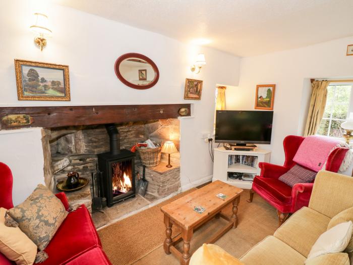 Rock Cottage, in Hatfield, Tenbury Wells, Herefordshire, off-road parking, dog-friendly, woodburner.