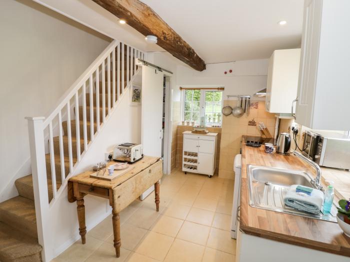 Rock Cottage, in Hatfield, Tenbury Wells, Herefordshire, off-road parking, dog-friendly, woodburner.