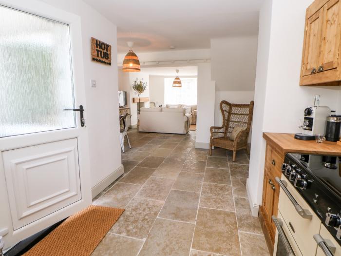 Dale Cottage, Ingleton, County Durham. Countryside views. Woodburning stove. Pet-friendly. Open-plan