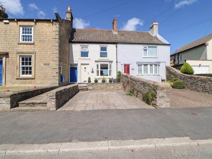 Dale Cottage, Ingleton, County Durham. Countryside views. Woodburning stove. Pet-friendly. Open-plan