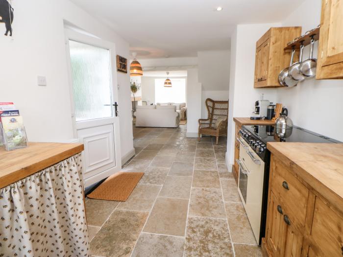 Dale Cottage, Ingleton, County Durham. Countryside views. Woodburning stove. Pet-friendly. Open-plan