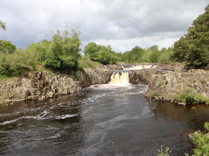 Dale Cottage, Ingleton, County Durham. Countryside views. Woodburning stove. Pet-friendly. Open-plan