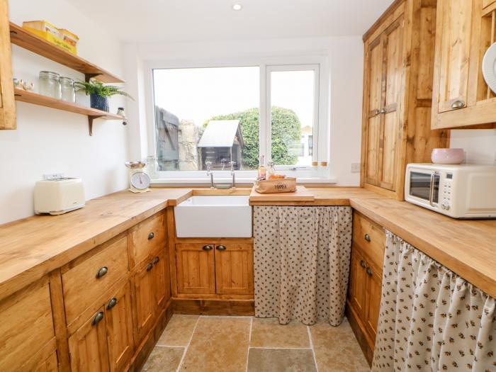 Dale Cottage, Ingleton, County Durham. Countryside views. Woodburning stove. Pet-friendly. Open-plan