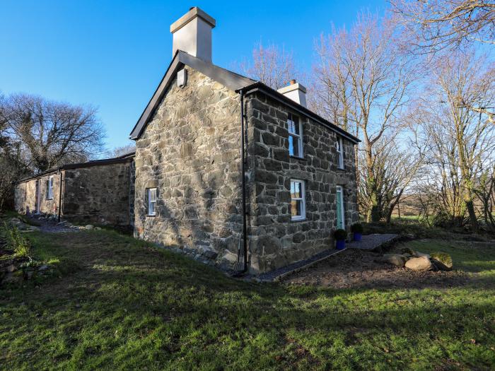 Bryn Moelyn Cottage, Morfa Nefyn, Gwynedd. Near an AONB. Countryside location. Near a National Park.