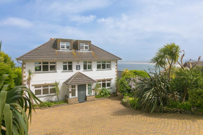 Moonbeams, Carbis Bay, Cornwall. 5-bed, luxury home with sea views and proximity to the beach. Large