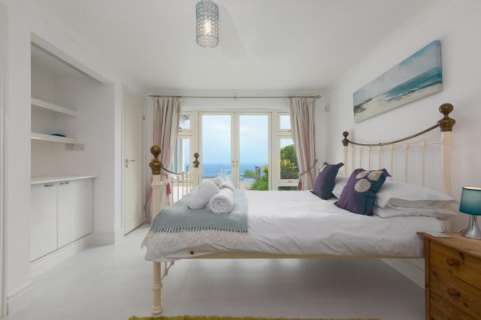 Moonbeams, Carbis Bay, Cornwall. 5-bed, luxury home with sea views and proximity to the beach. Large