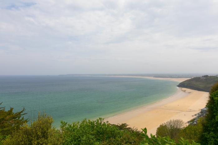 Moonbeams, Carbis Bay, Cornwall. 5-bed, luxury home with sea views and proximity to the beach. Large