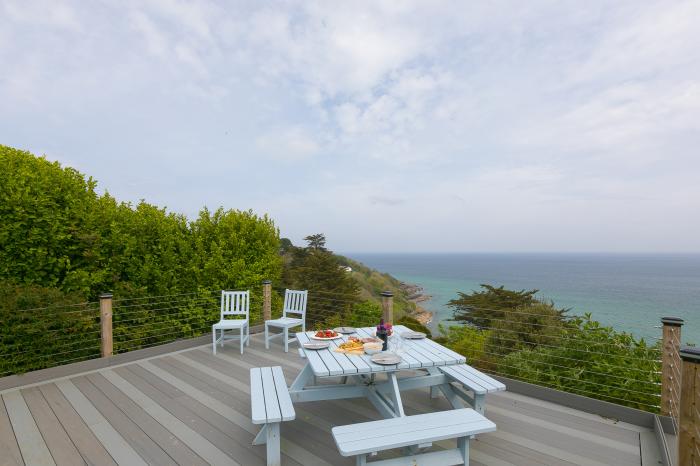 Moonbeams, Carbis Bay, Cornwall. 5-bed, luxury home with sea views and proximity to the beach. Large