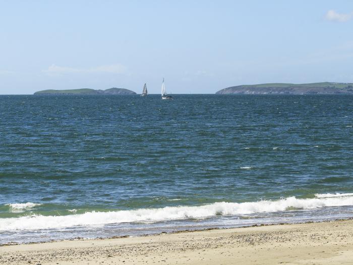 Sarnlys, in Nefyn, North Wales. Smart TV. Woodburning stove. Off-road parking. Close to beach. WiFi.