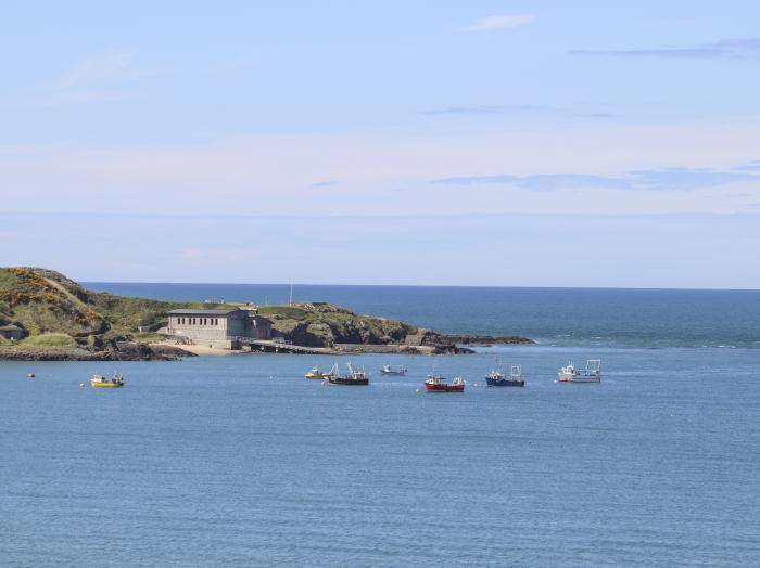 Sarnlys, in Nefyn, North Wales. Smart TV. Woodburning stove. Off-road parking. Close to beach. WiFi.